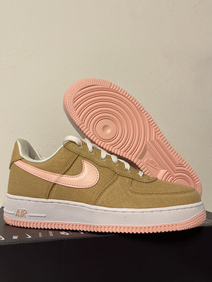 Nike Air Force 1 Retro in hellbraun/rosa/weiß, Größe 39