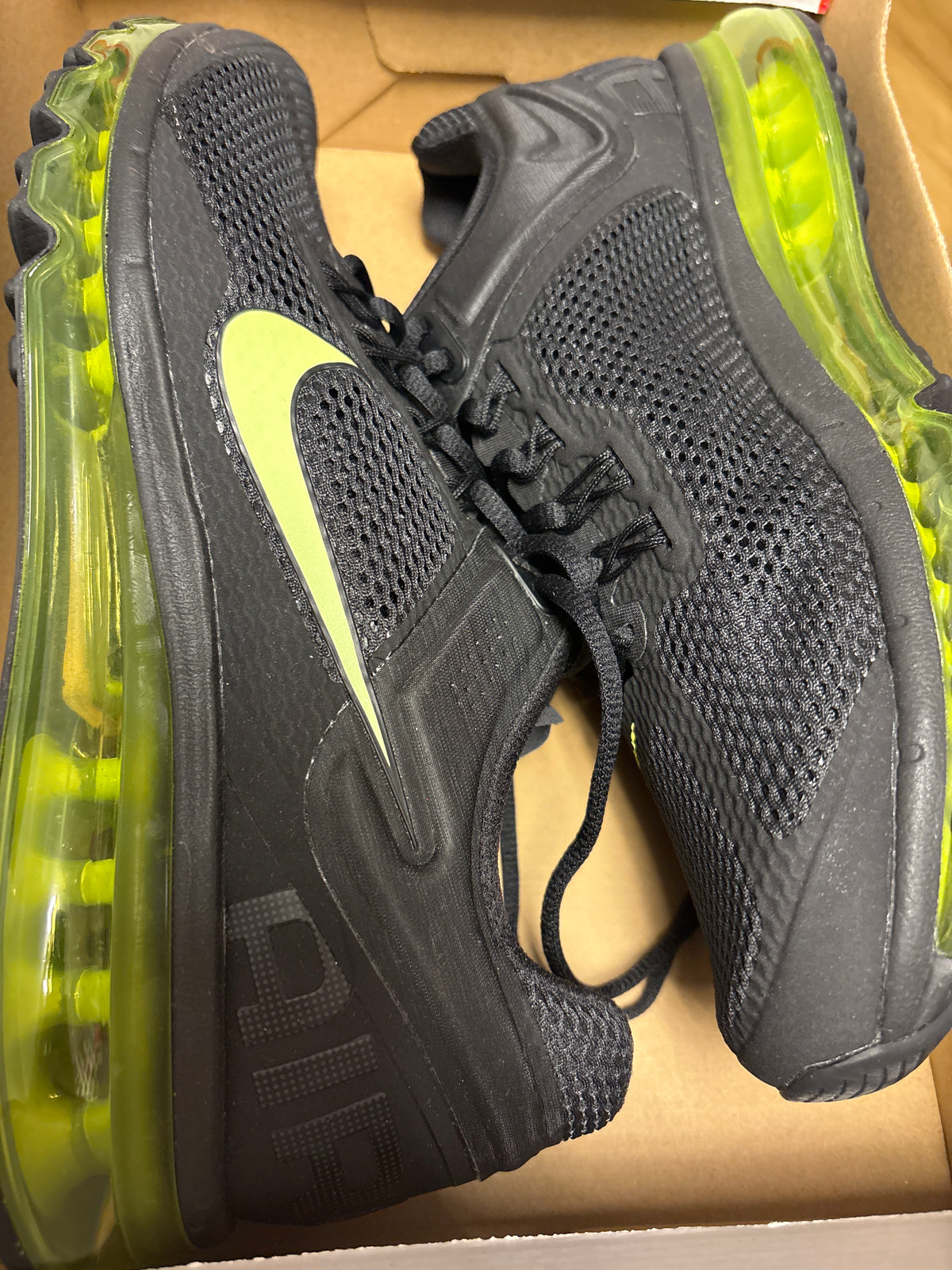Nike Air Max 2013 in schwarz/grün, Größe 42,5