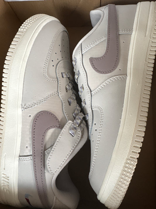 Nike Air Force 1 grau/hellbraun, Größe 35
