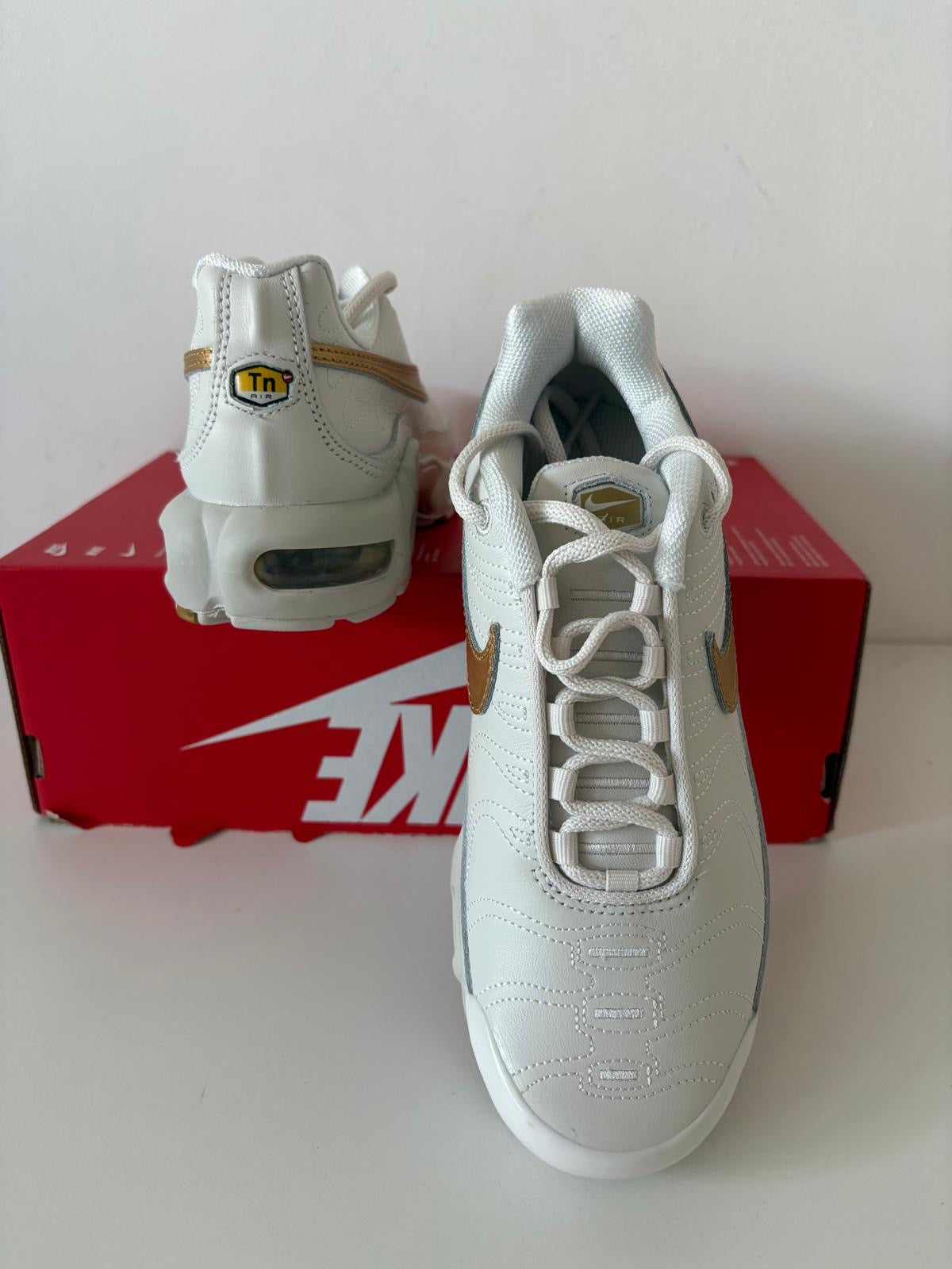 Nike Air Max Plus TN weiss/gold Gr. 36