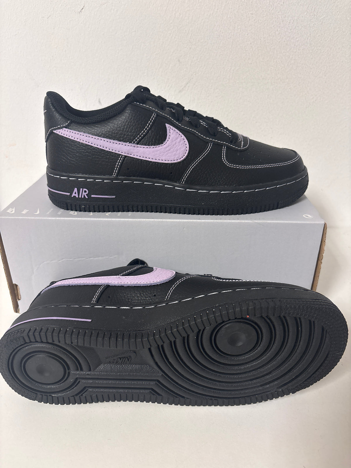 Nike Air Force 1 schwarz/Flieder, Größe 38