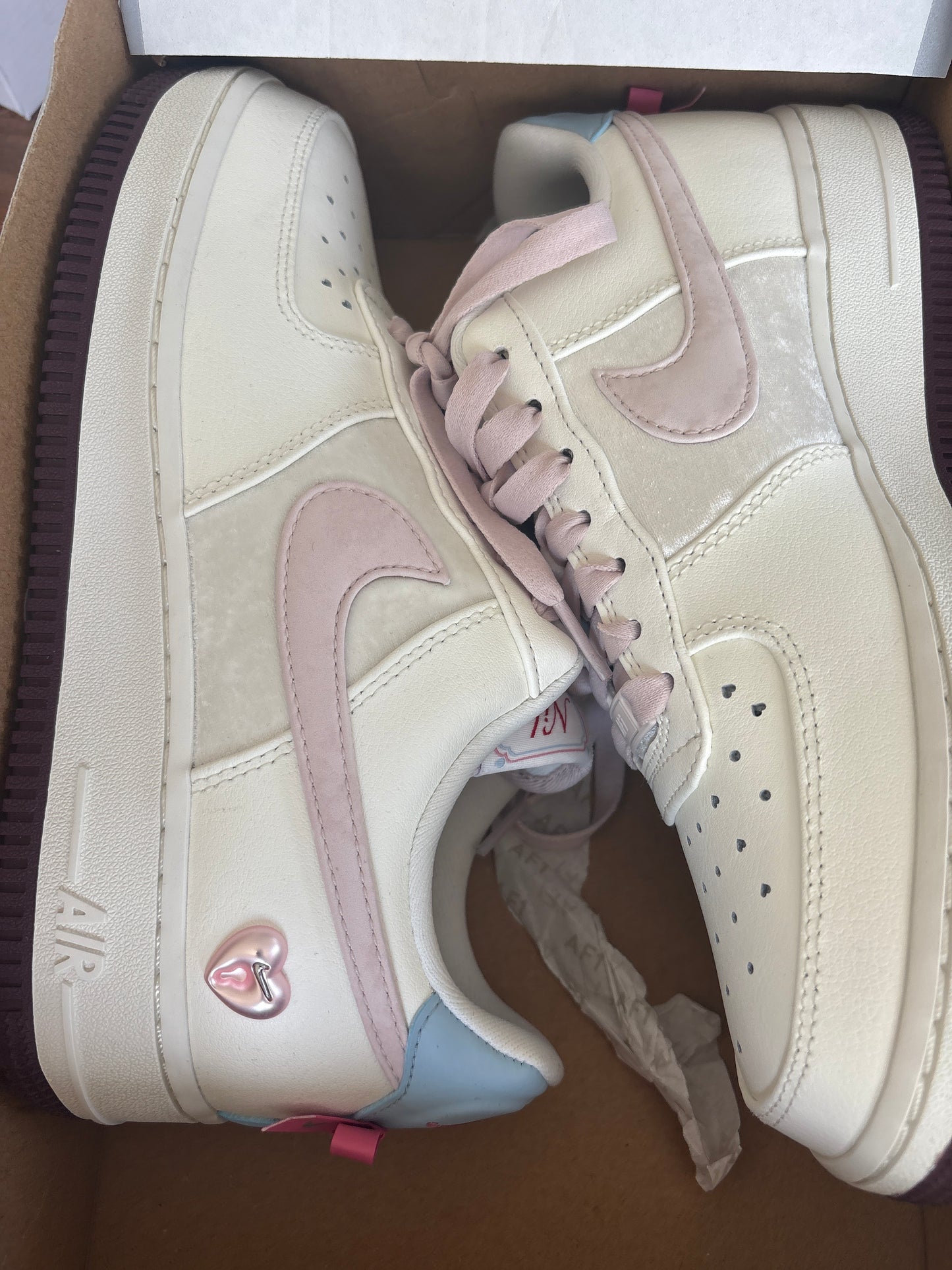 Nike Air Force 1 Sonderedition Herz , Größe 39