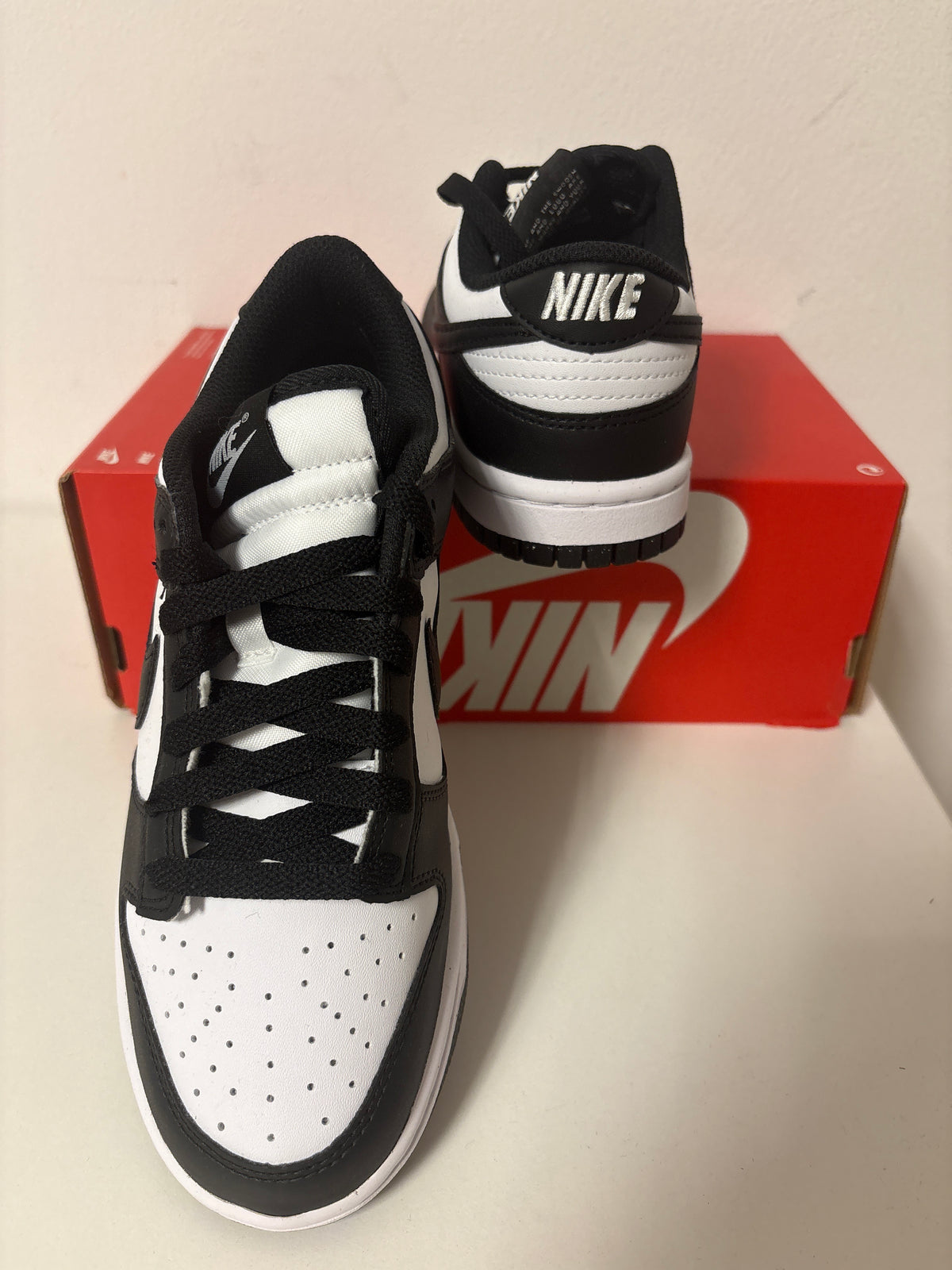 Nike Dunk Low schwarz/weiss, Größe 39