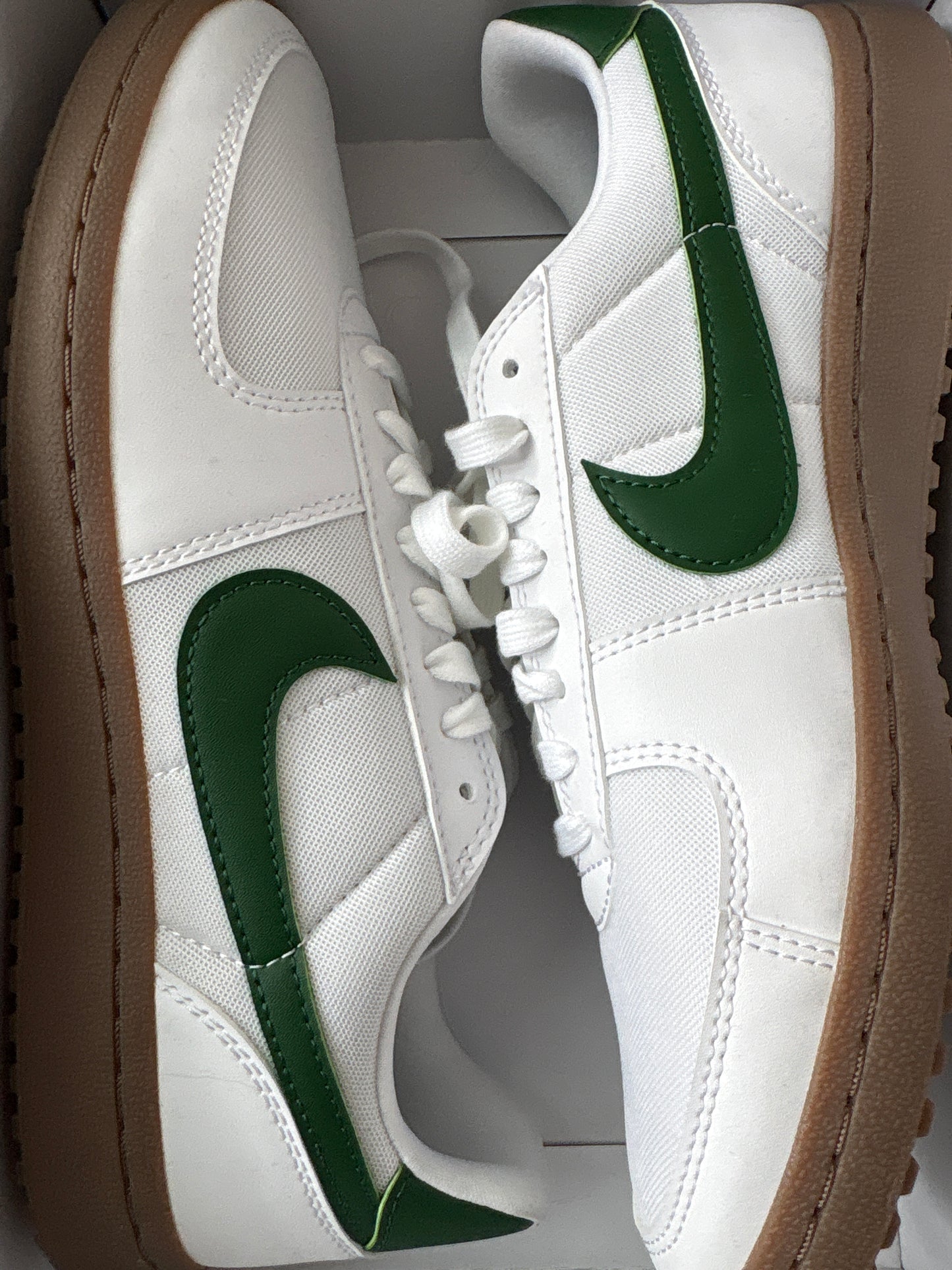 Nike General Field, weiss/grün/braun in Größe 42,5