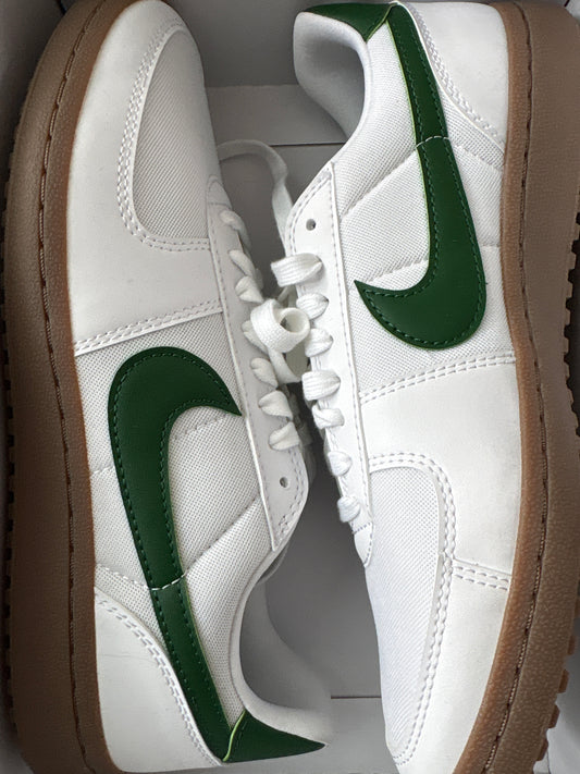 Nike General Field, weiss/grün/braun in Größe 42,5