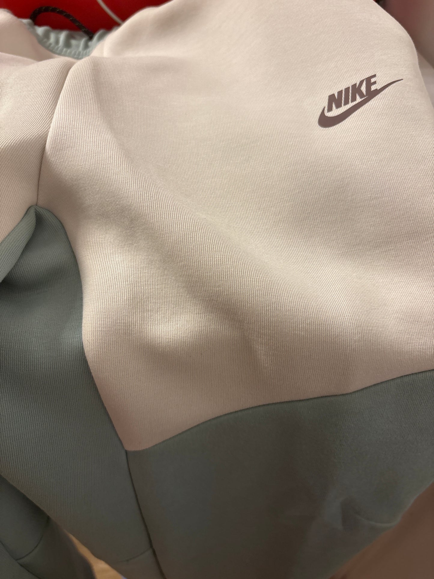 Nike Techfit Jogginghose in grün/creme, Größe wählbar