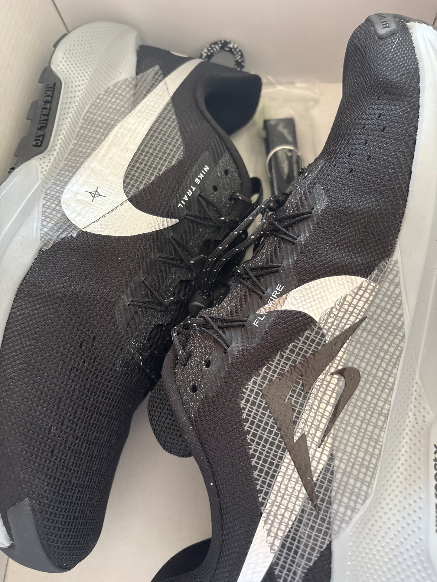 Nike Pegasus Trail 5 in schwarz/silber/weiss, Größe 43