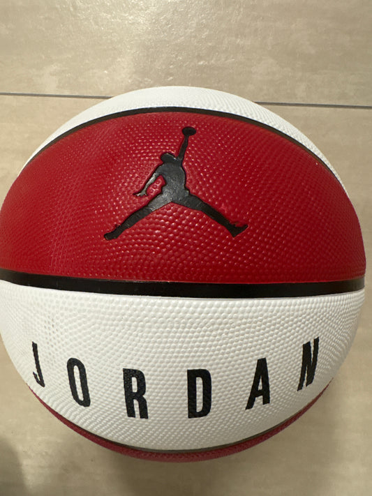 Nike Basketball groß in schwarz/weiss/rot