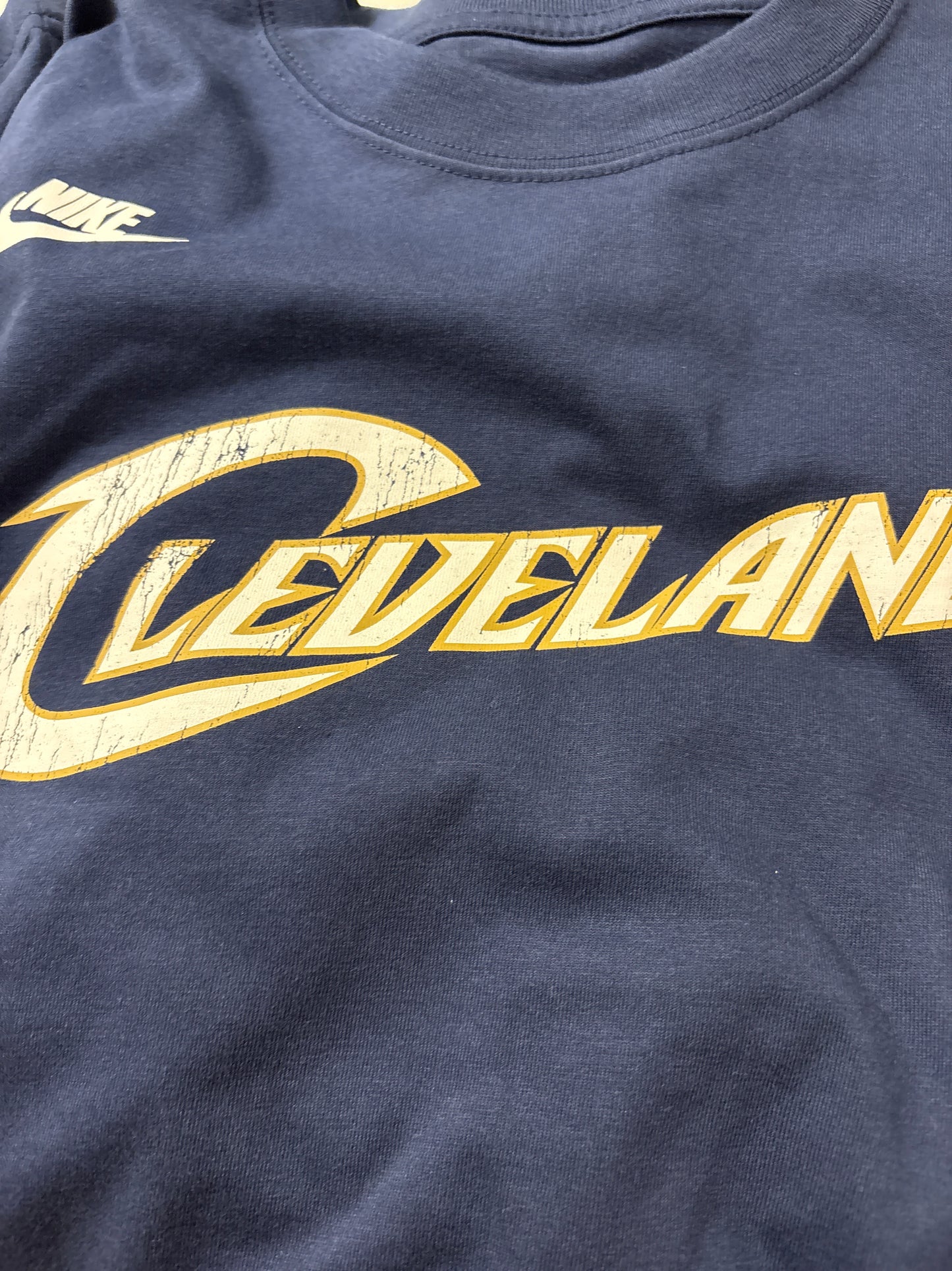 Nike NBA Langarmshirt Cleveland Cavaliers, Größe wählbar in blau/weiss.
