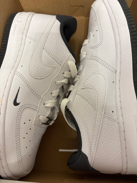 Nike Air Force 1 dunkelgrün/weiss, in Größe 39