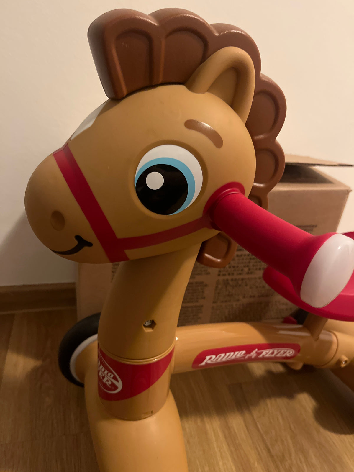 Radio Flyer Pony für Kleinkinder mit Soundeffekten