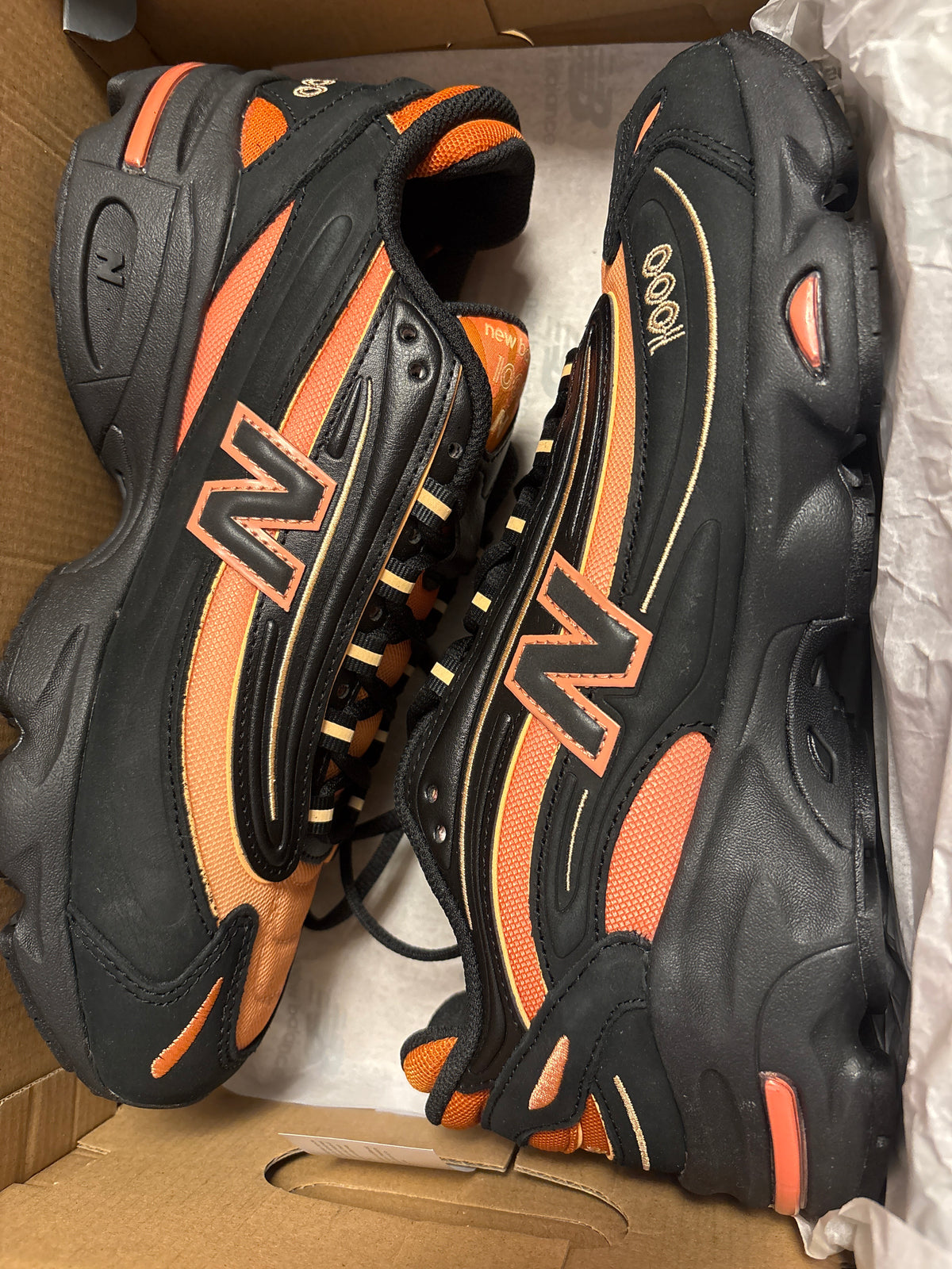 New Balance Sneaker in schwarz/orange, Größe wählbar