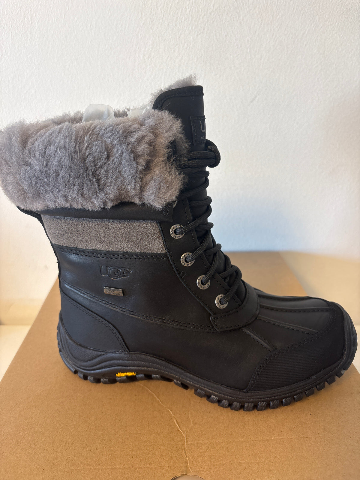 Ugg Adirondack Boot II, schwarz/plüsch, Größe wählbar