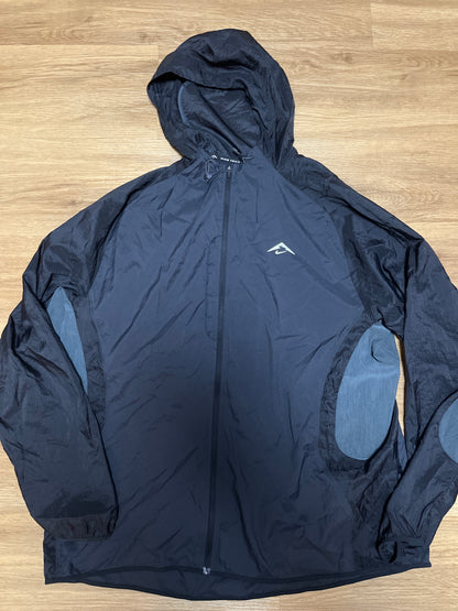 Nike Trail Laufjacke in schwarz, Größe wählbar