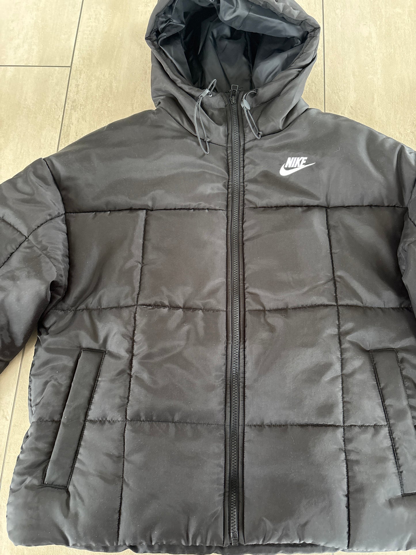 Nike Winterjacke in schwarz, Größe wählbar