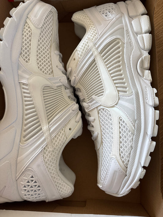 Nike Zoom Vomero 5 in weiss, Größe wählbar
