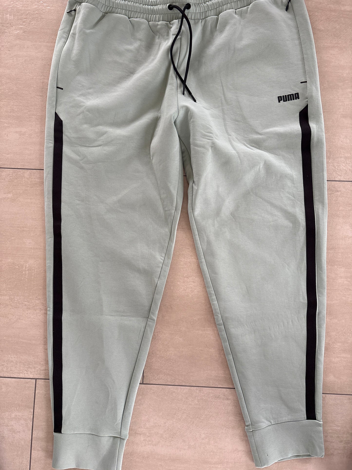 Puma Techfit Jogginghose in grünton , Größe wählbar
