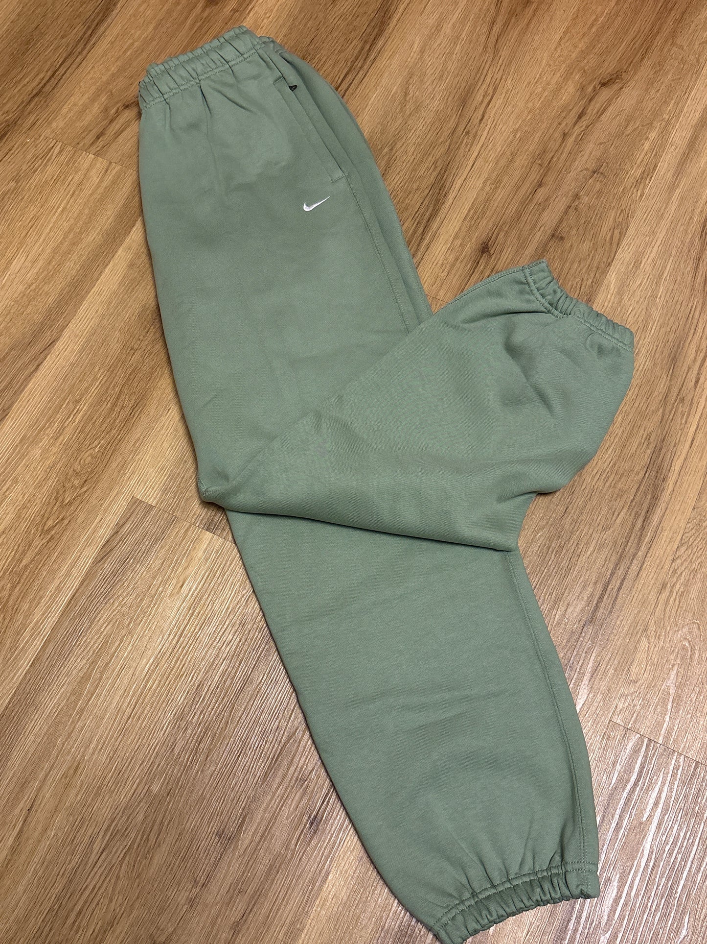 Nike Damen Jogginghose in Pastell grün, Größe L