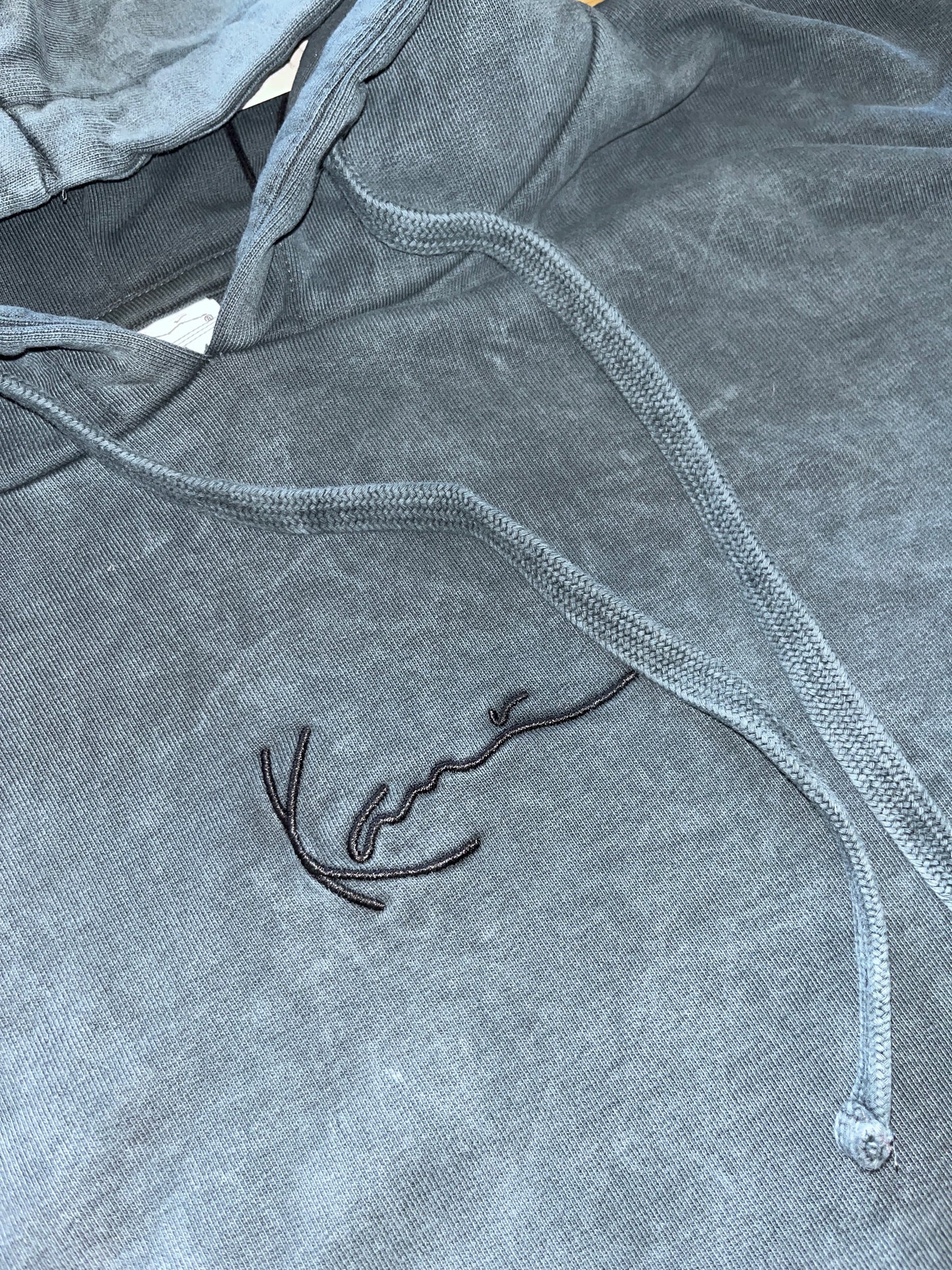 Karl Kani Hoodie in grau/blau mit Adler-Backprint, Größe XL