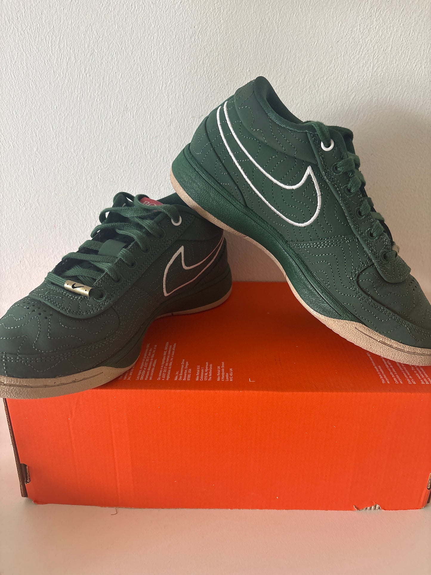 Nike Book 1, in dunkelgrün, Größe wählbar