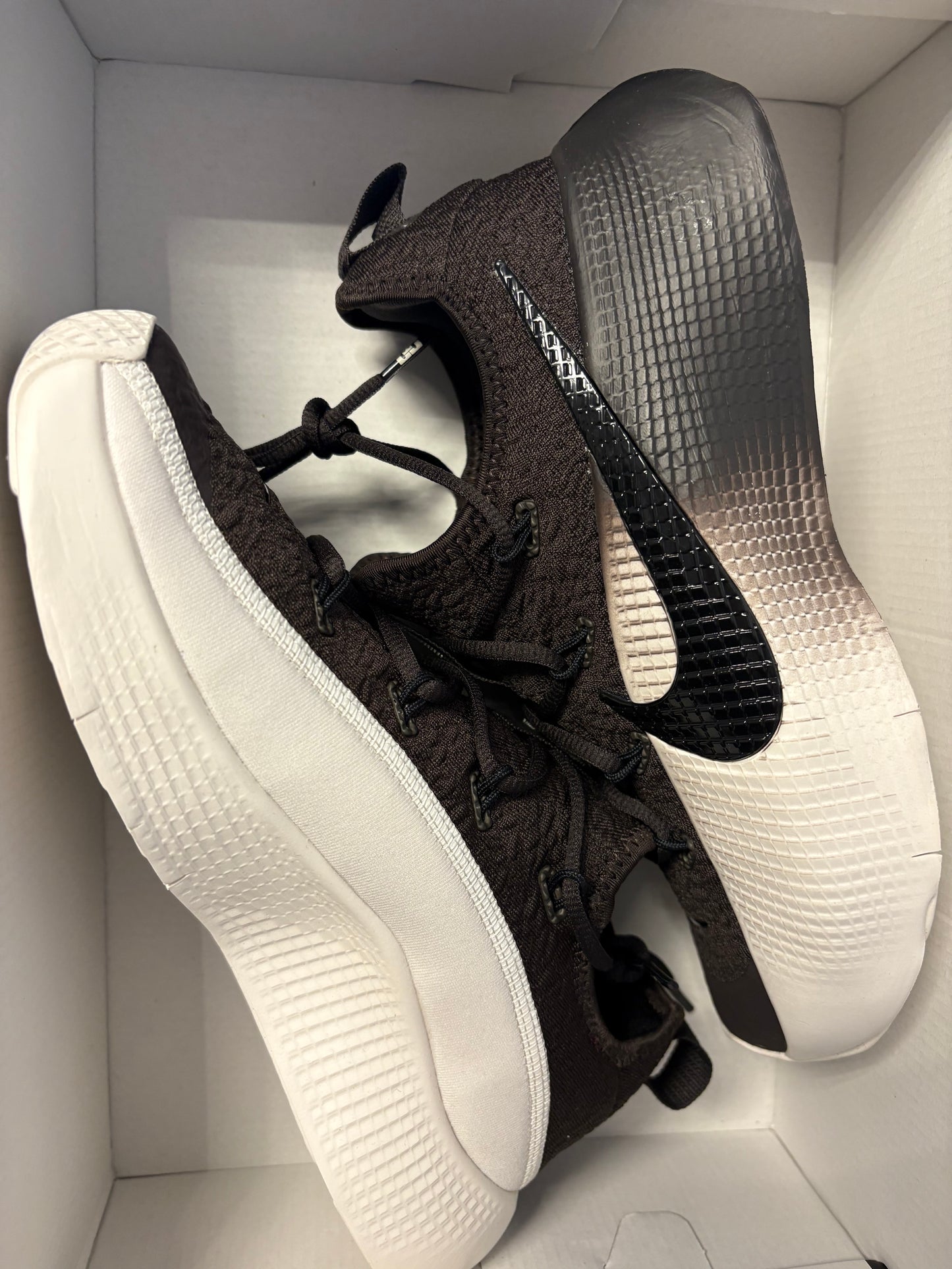 Nike Lebron TR1, in schwarz/weiss, Größe 39