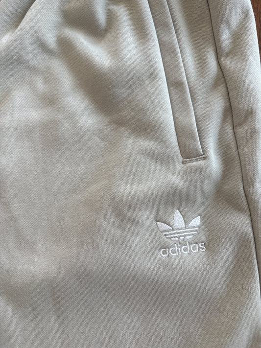 Adidas kurze Hose, Grauton, Größe wählbar