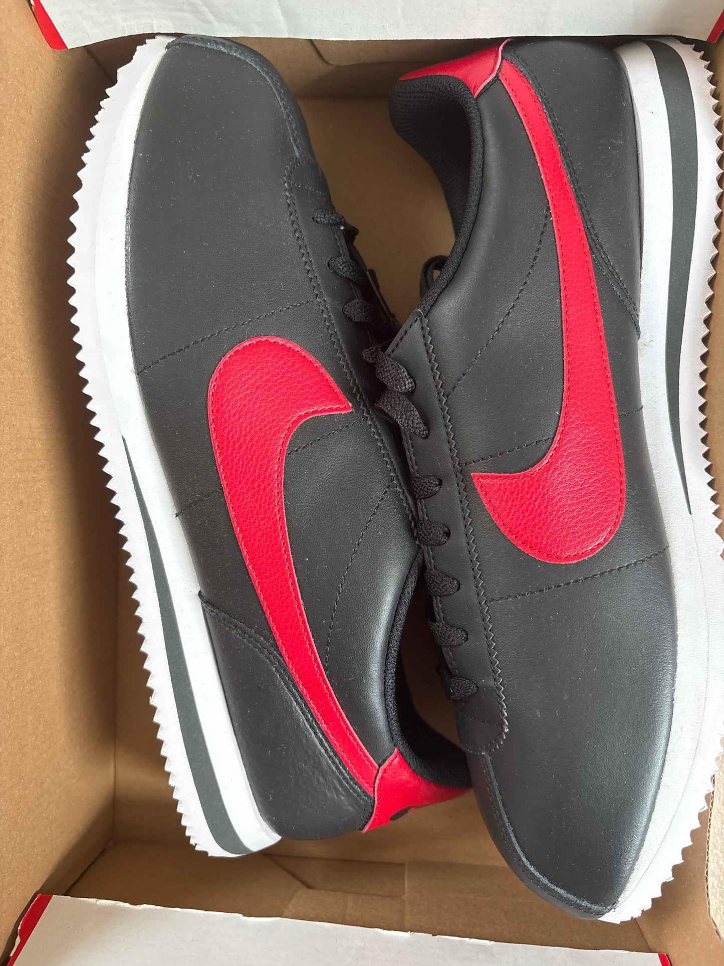 Nike Cortez schwarz/rot, Größe 45,5