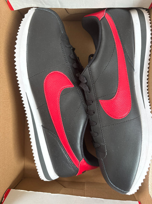 Nike Cortez schwarz/rot, Größe 45,5
