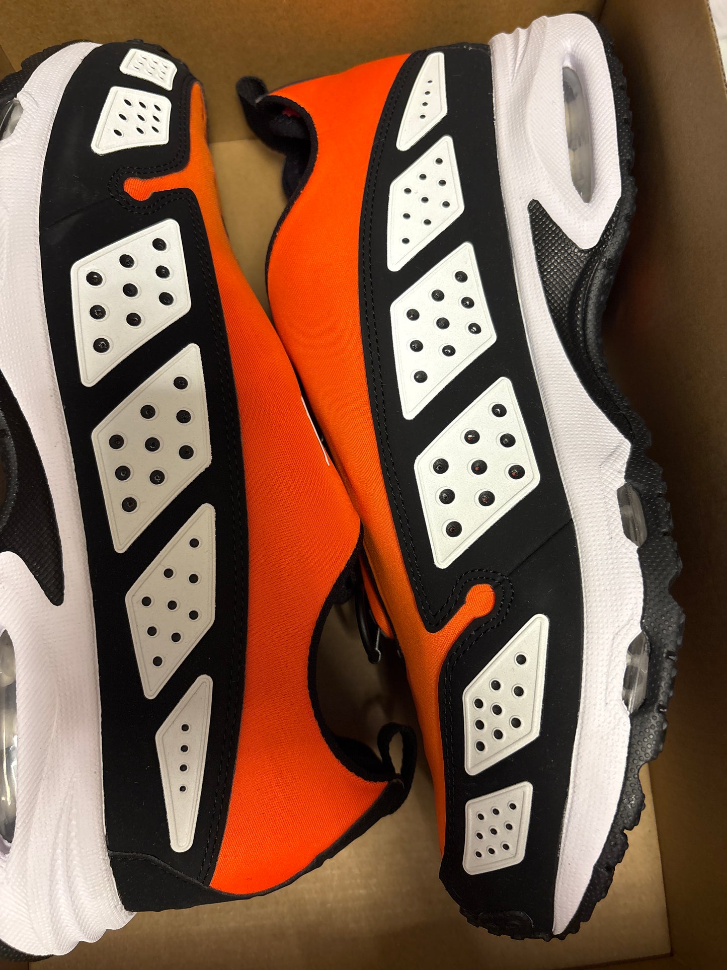 Air Max SNDR Orange/schwarz, Größe 46
