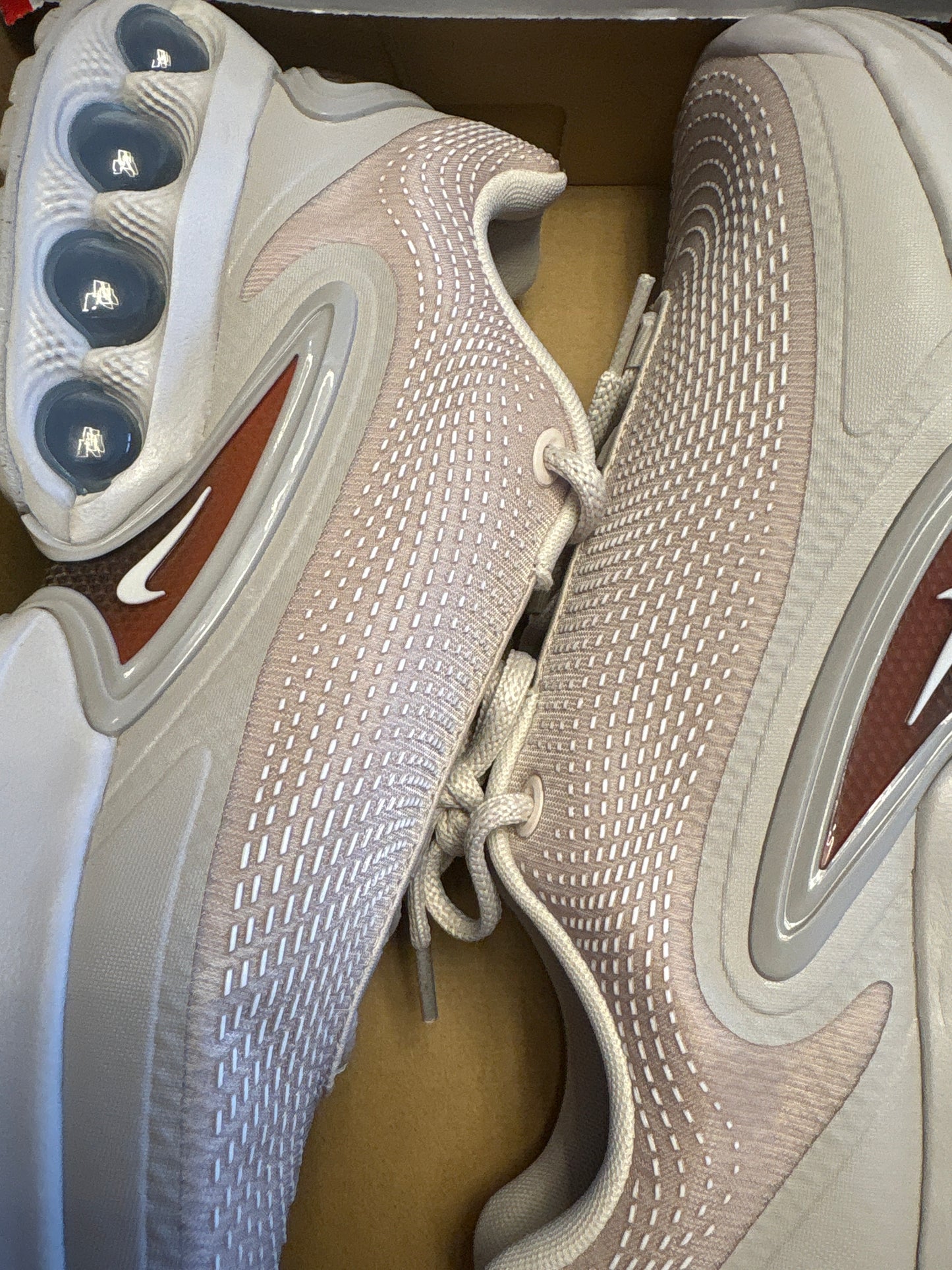 Nike Air Max DN in hellbraun , Gr. Wählbar