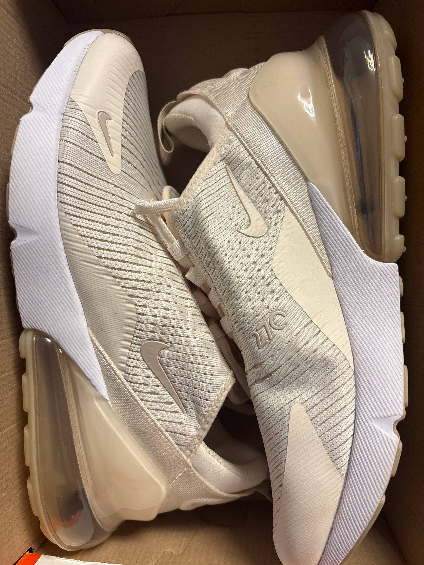 Nike Air Max 270 Größe 42 in Creme/beige