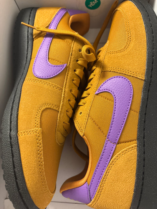 Nike General Field, lila/schwarz/braun in Größe 42