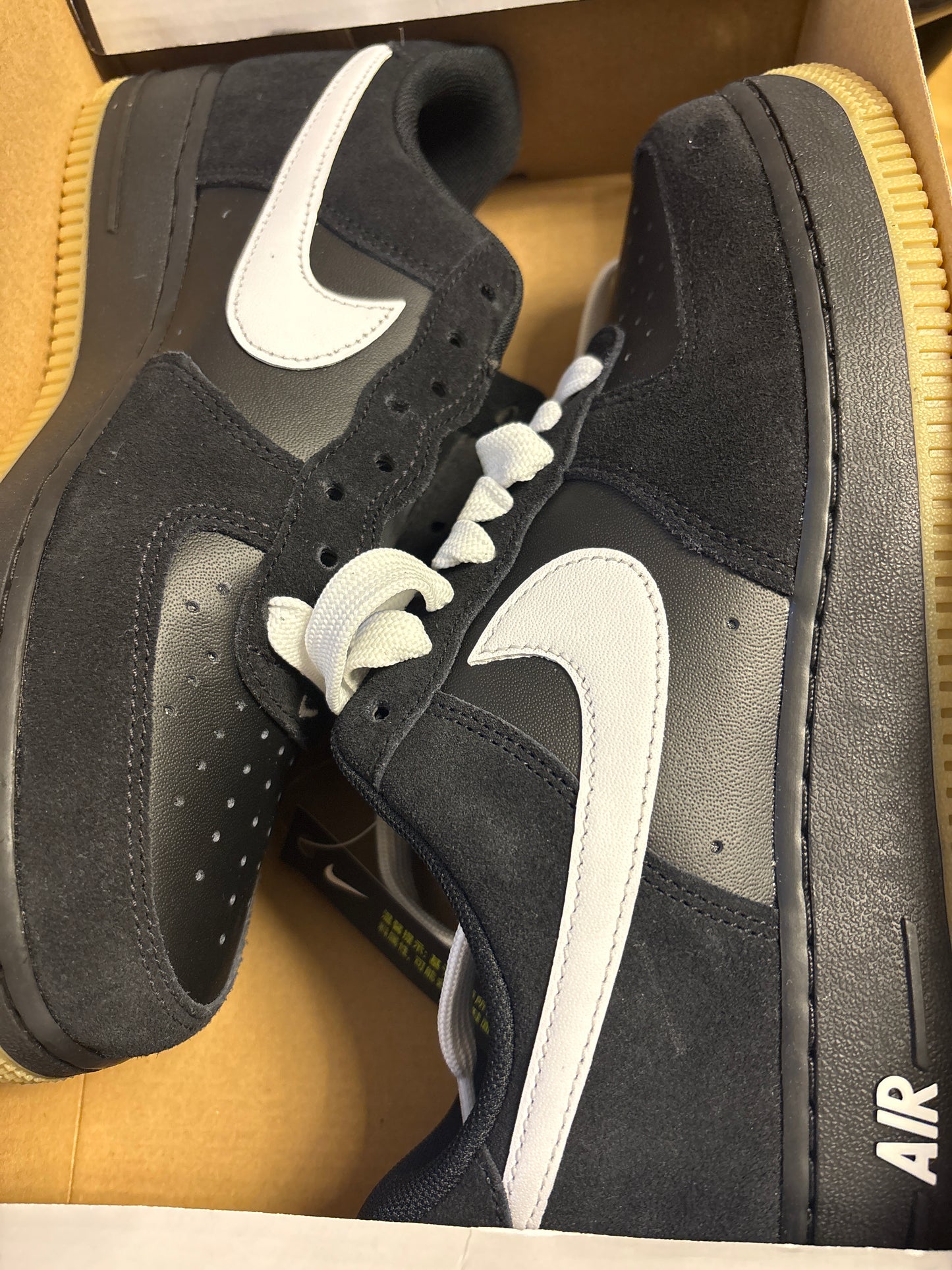 Nike Air Force 1, schwarz/weiss/braun in Größe 40,5