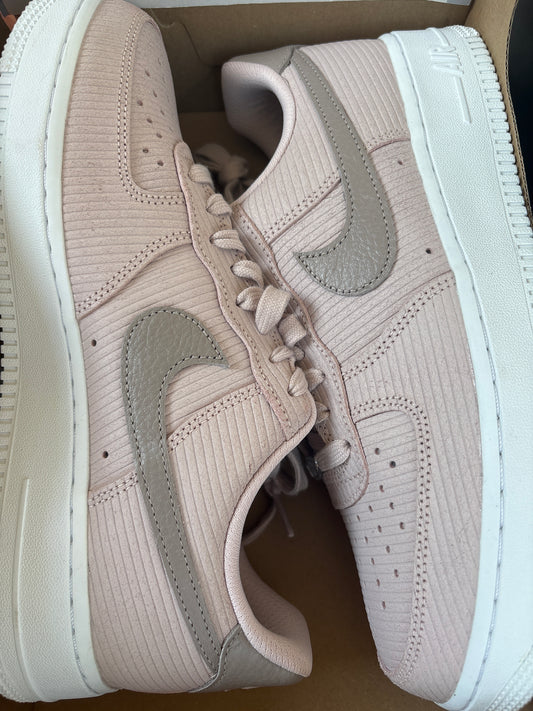Nike Air Force 1 Gr. 41 in Flieder/grau/weiss