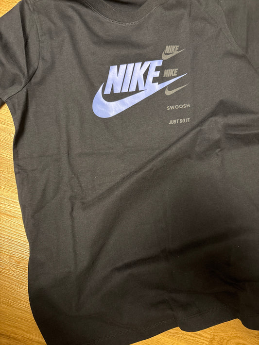 Nike Kinder Shirt, Größe wählbar in schwarz/lila