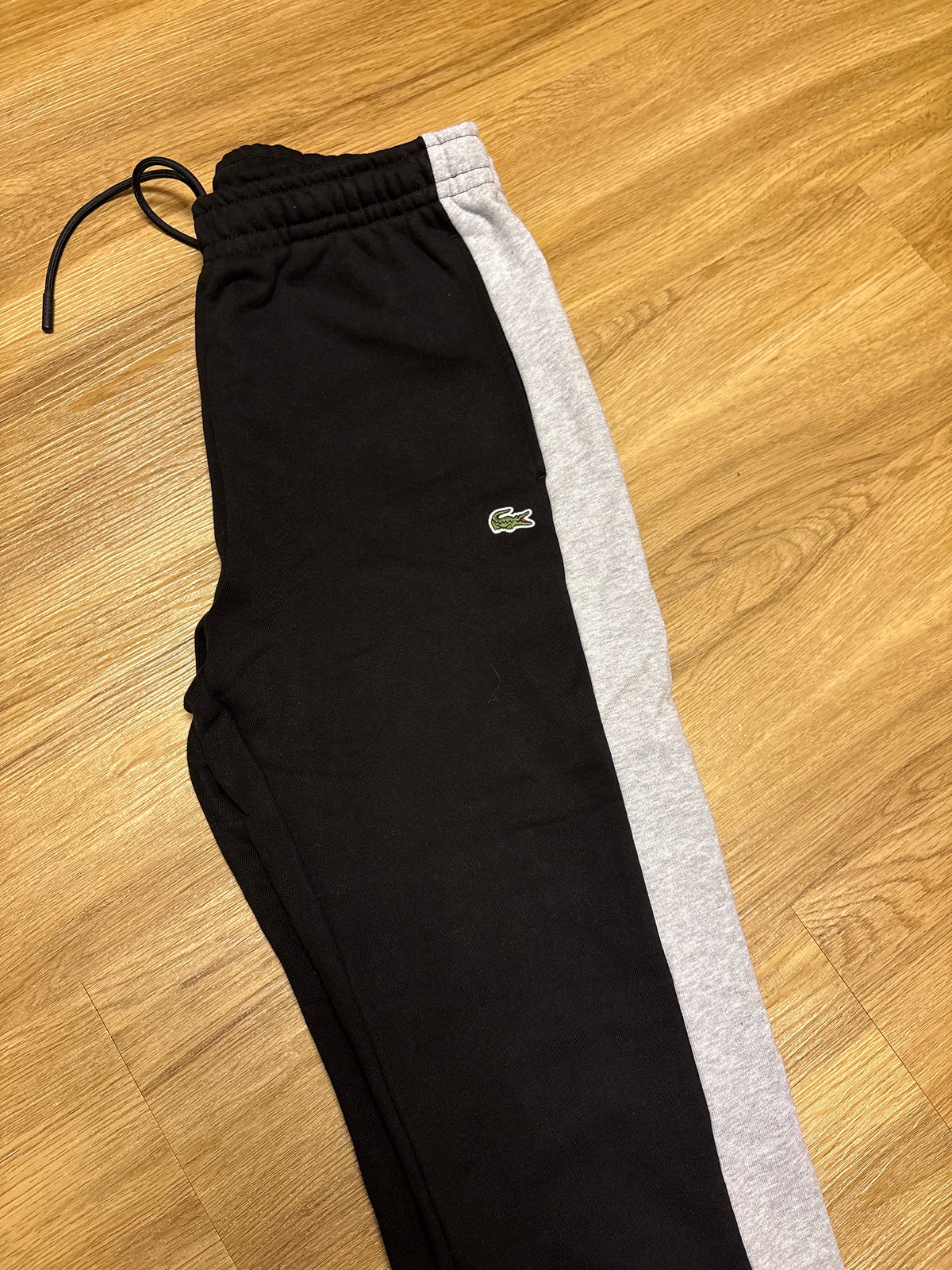 Lacoste Jogginghose in schwarz/grau, Größe L
