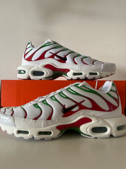 Nike Air Max Plus TN in weiß/rot/grün, Größe 47,5