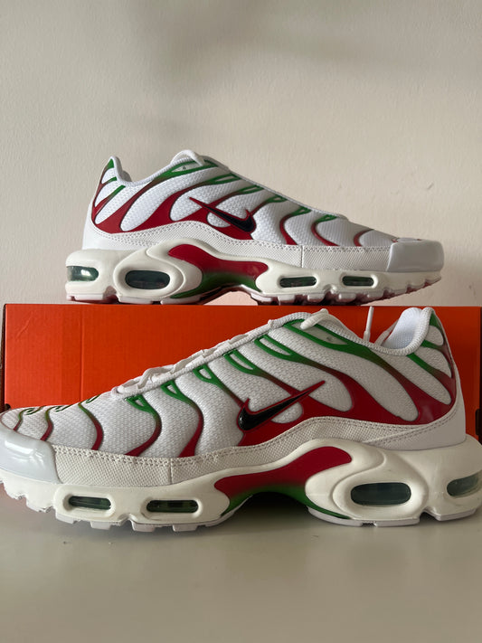 Nike Air Max Plus TN in weiß/rot/grün, Größe 47,5