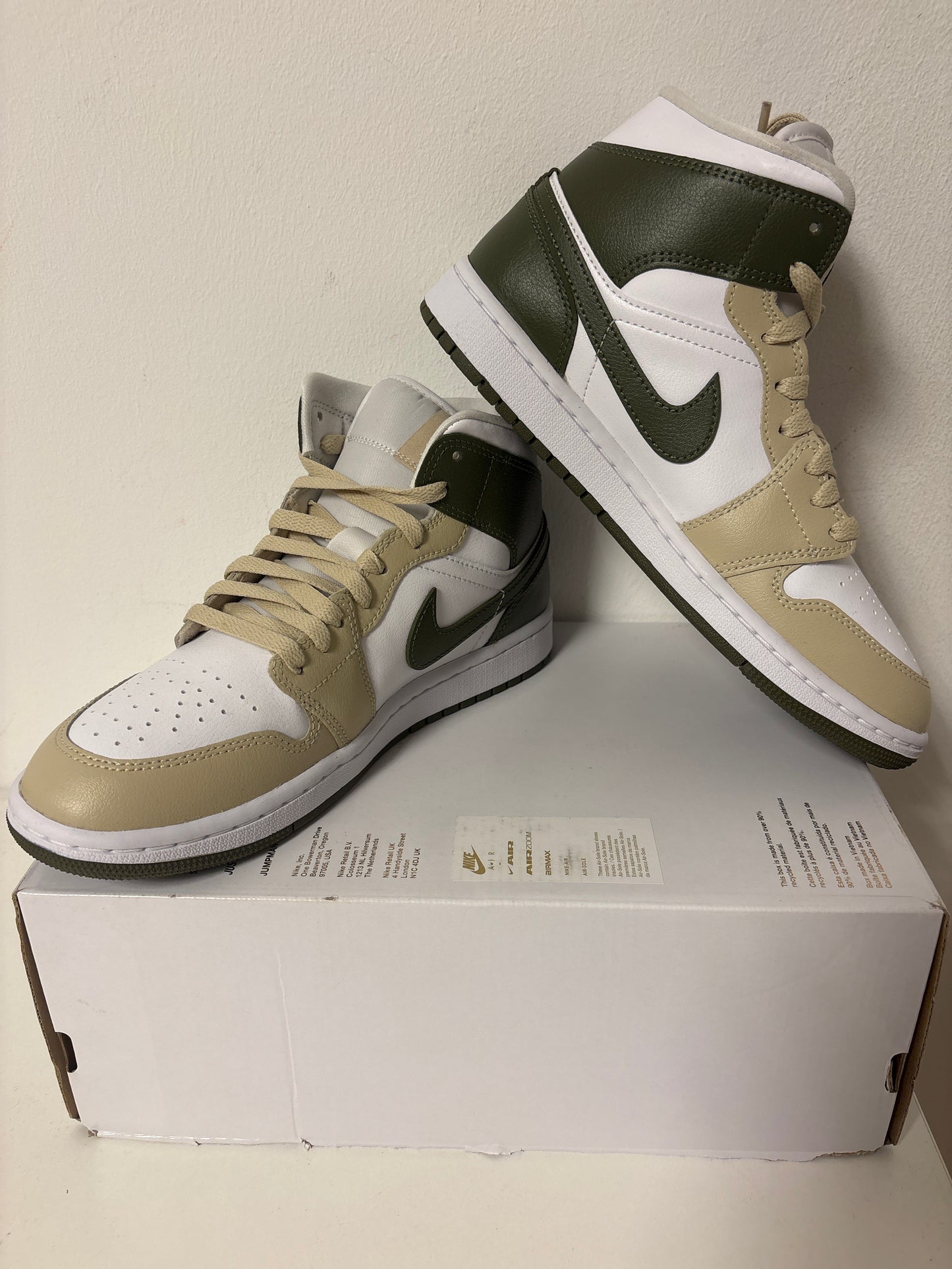 Nike Air Jordan 1 MID Größe 40 in weiss/grün/beige
