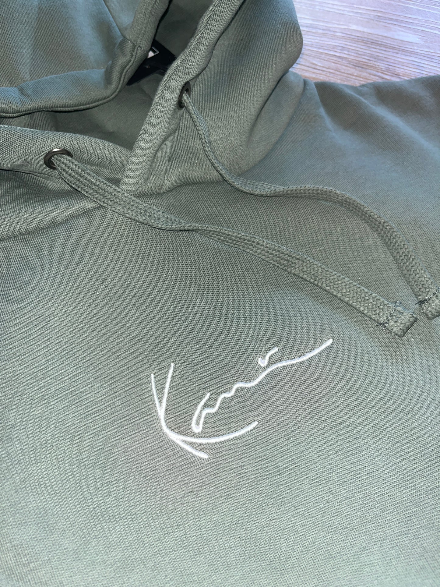 Karl Kani Hoodie in pastellgrün mit Schnüren, Größe M