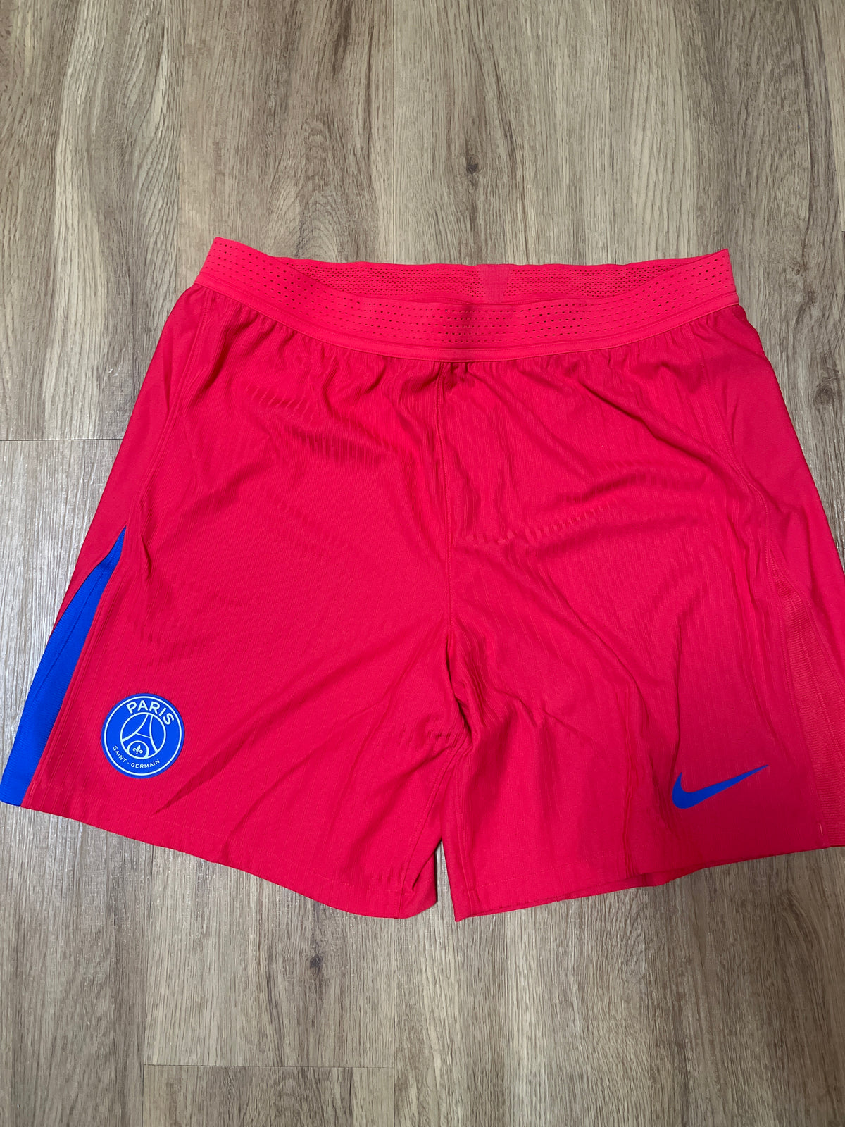 Nike kurze Trainingshose in rot, Größe XXL