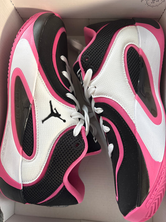 Nike Jordan Tatum 4, in schwarz/weiss/rosa, Gr. Wählbar