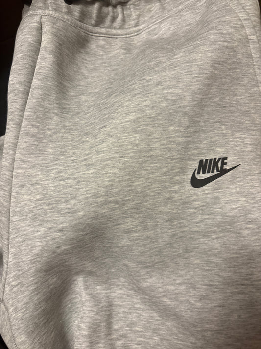 Nike Techhose kurz in grau , Größe XL