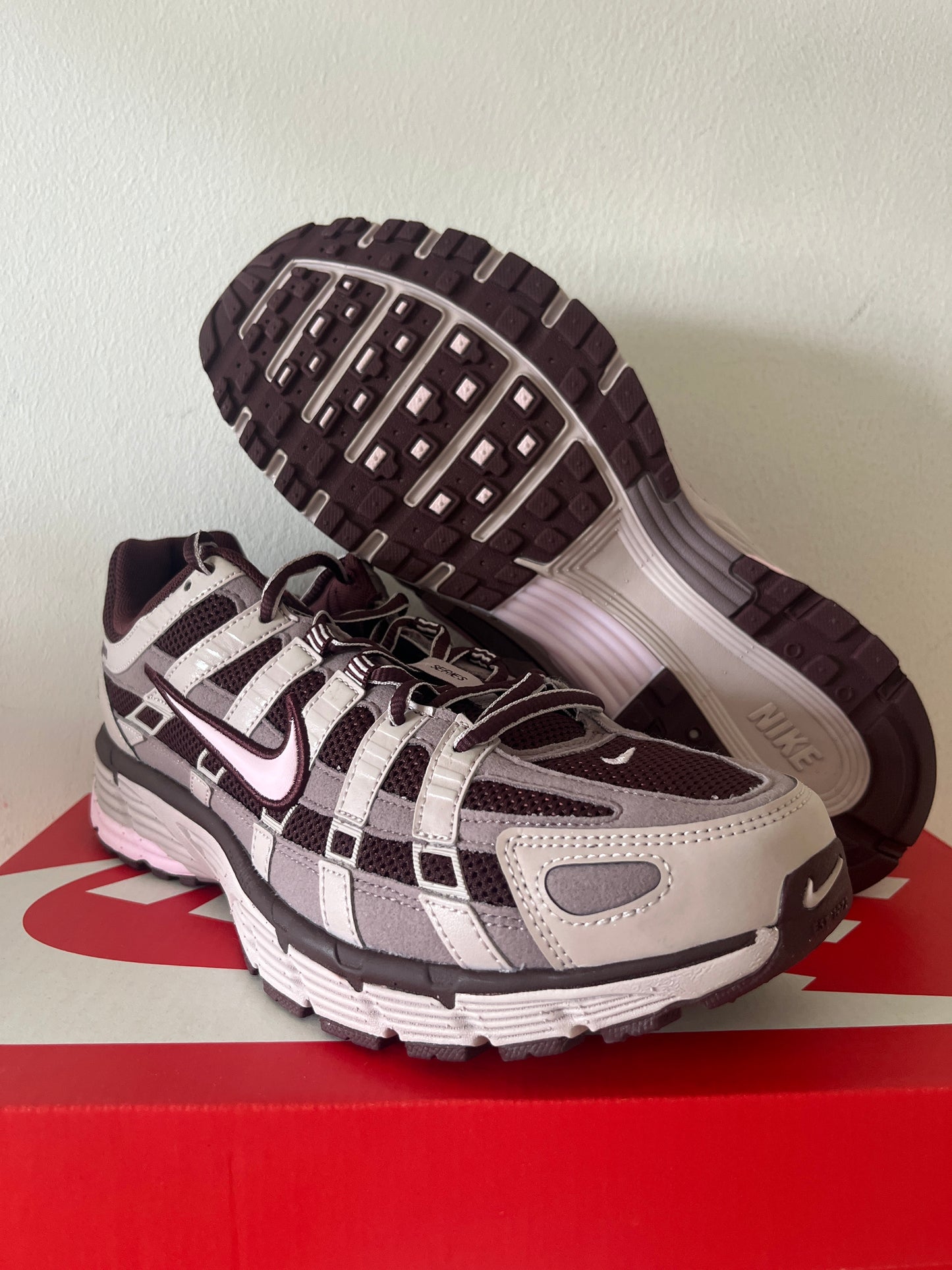 Nike P-6000 in brombeere/lila/rosa, Größe 44,5