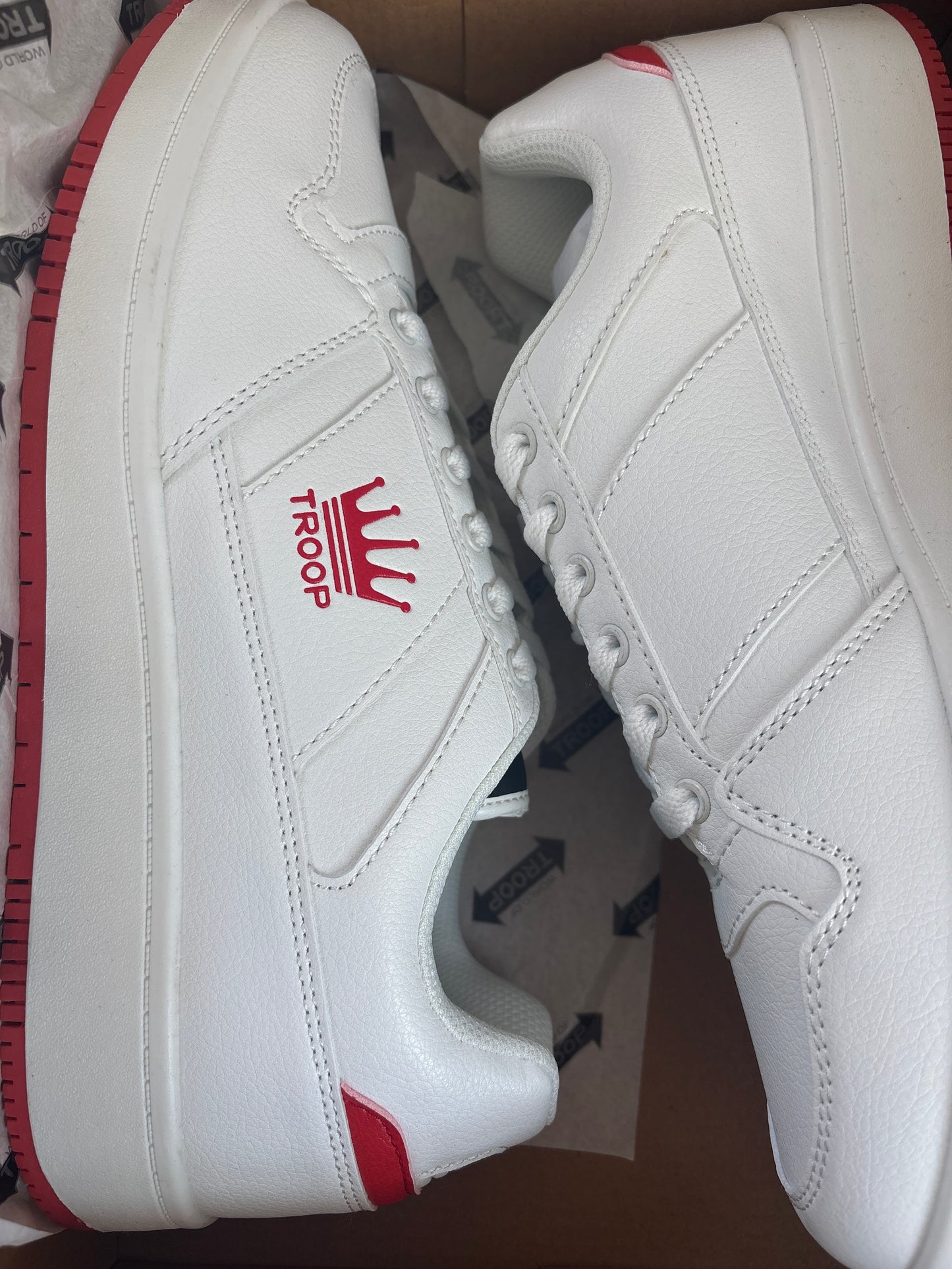 Troop Sneaker weiss/rot, Größe 43