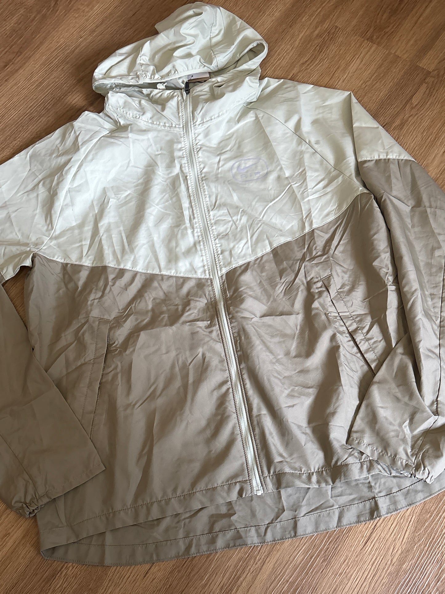 Nike Windjacke in mint/beige, Größe M