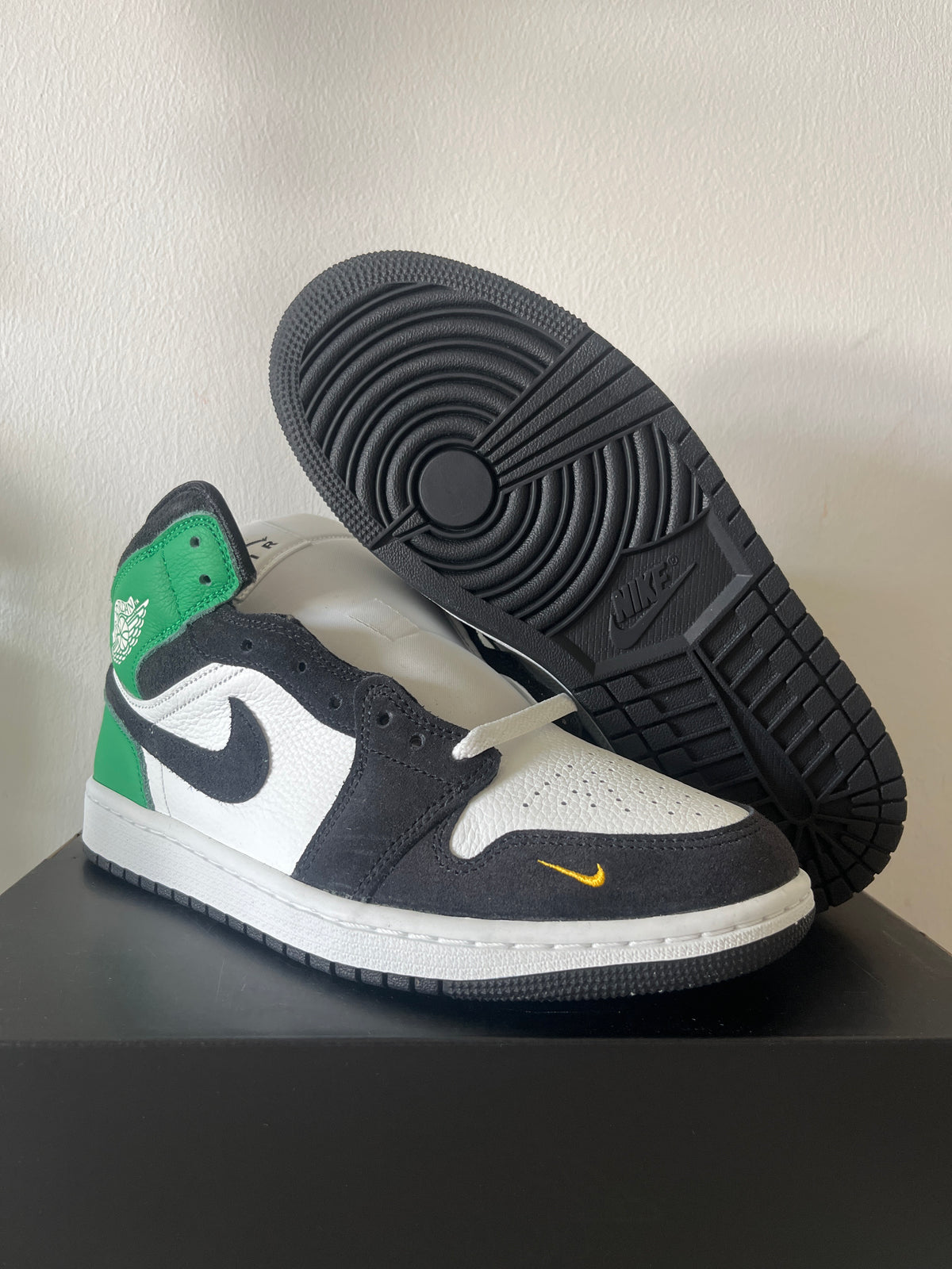 Air Jordan 1 MID schwarz/weiß/grün, Größe 40,5