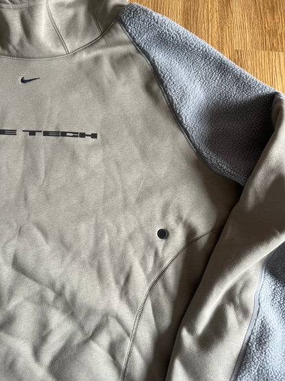 Nike Techfit Hoodie mit Fleece und integriertem Mundschutz in Grautönen, Größe wählbar