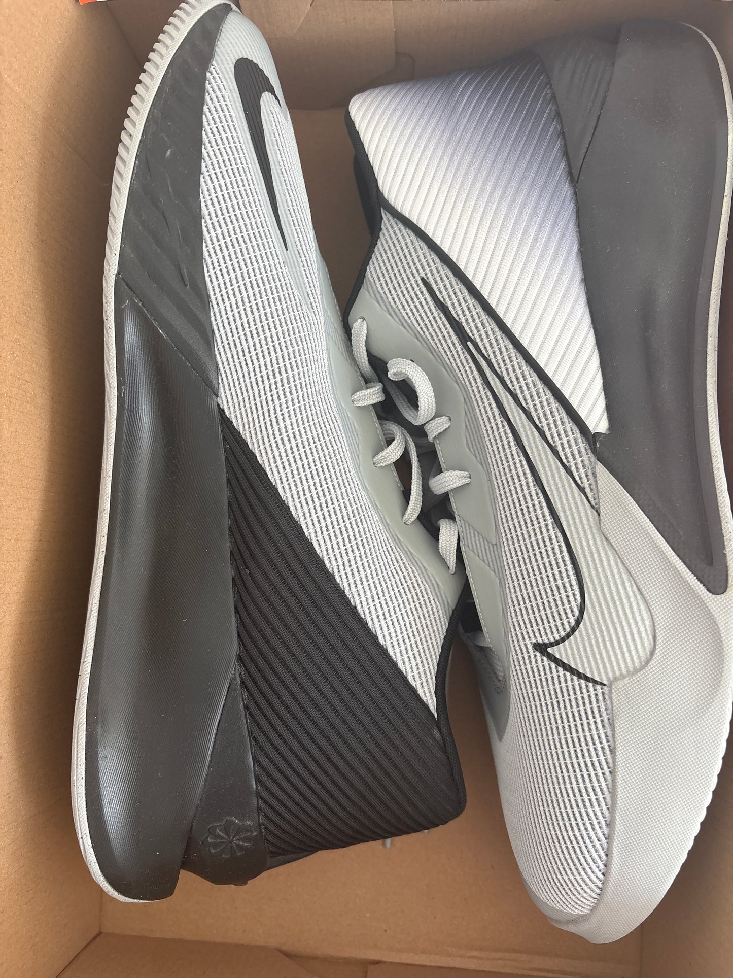 Nike G.T. Jump Academy in grau/schwarz/weiss, Größe 48,5