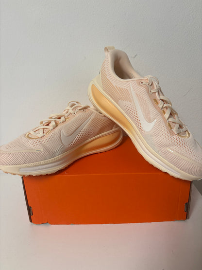 Nike Vomero 18, Größe 40, orange/weiss